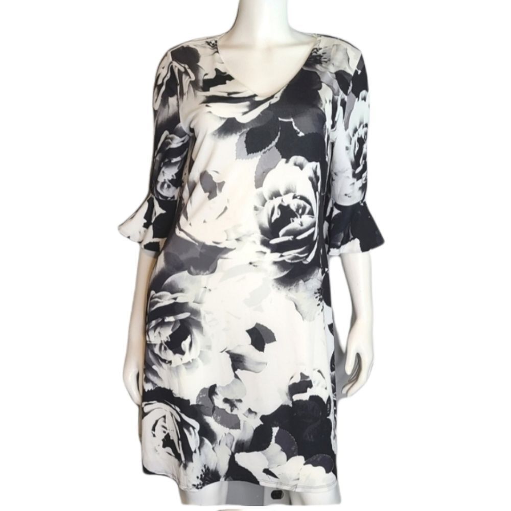 CeCe Black and White Floral Shift Dress